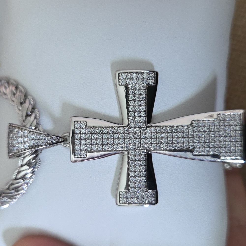 XP Jewelry Iced Out Pavé Cross Pendant with Franco Chain – Rhodium Joyeria Fina